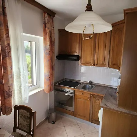 Jela Apartment Splitska