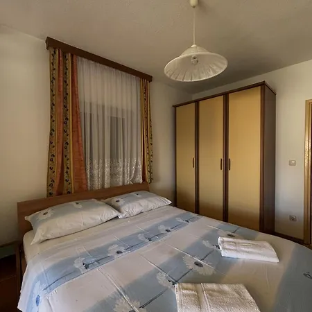Apartment Jela *