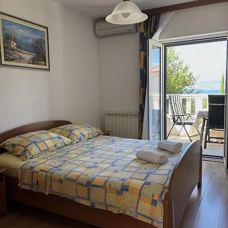 Jela Apartment Splitska