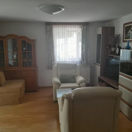 Jela Apartamento *